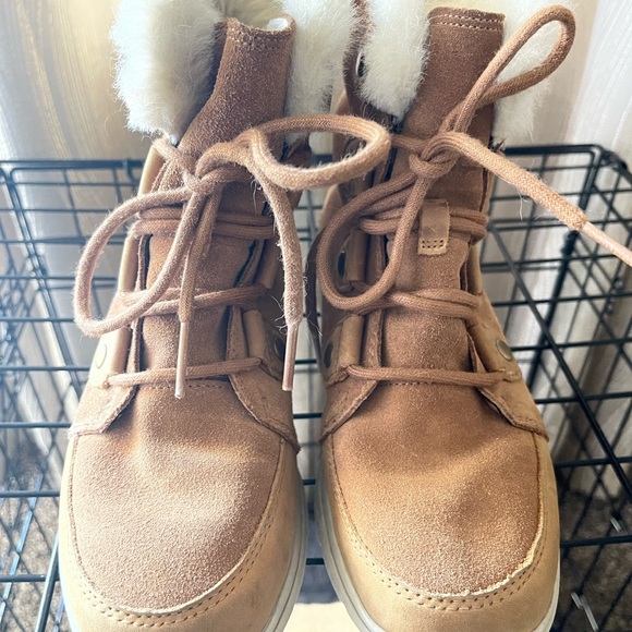 Sorel boots - Picture 2 of 5